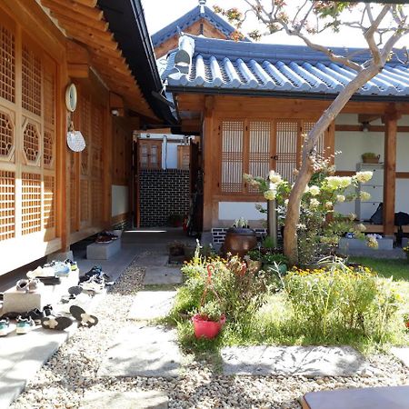 Sarangnamoo Hanok Guesthouse Jeonju Extérieur photo