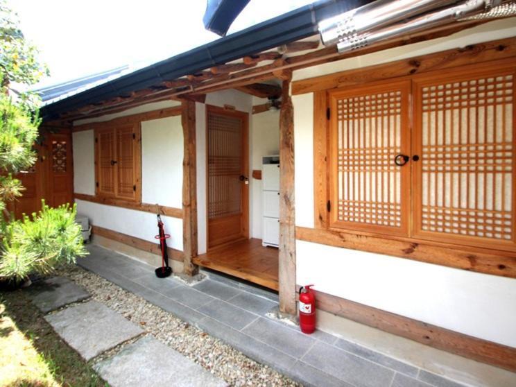 Sarangnamoo Hanok Guesthouse Jeonju Extérieur photo