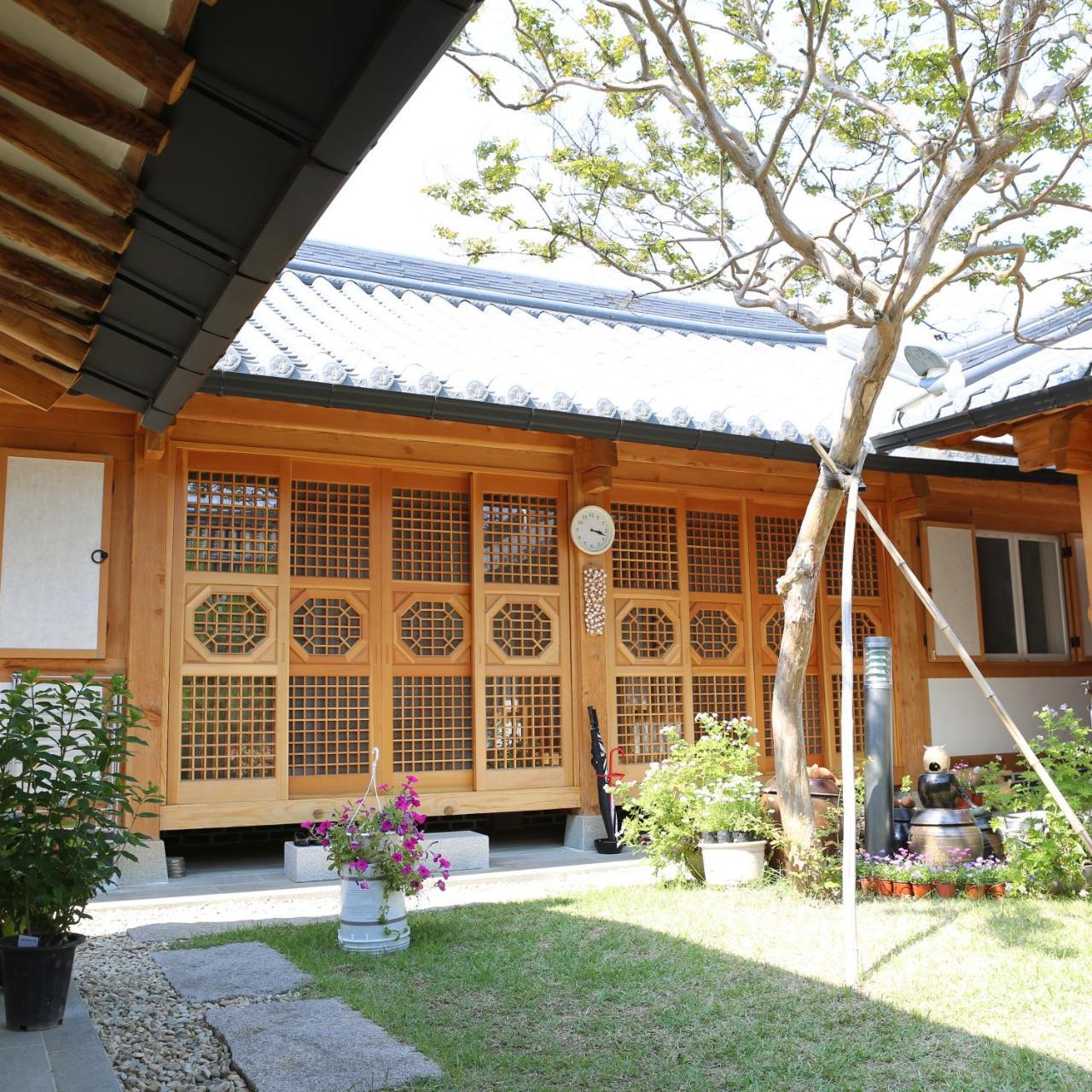 Sarangnamoo Hanok Guesthouse Jeonju Extérieur photo